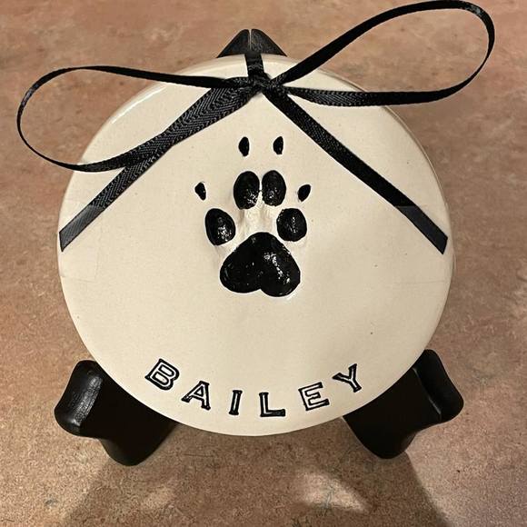 Profile Picture of Cara Lundgreen (@caralundgreen) on Poshmark