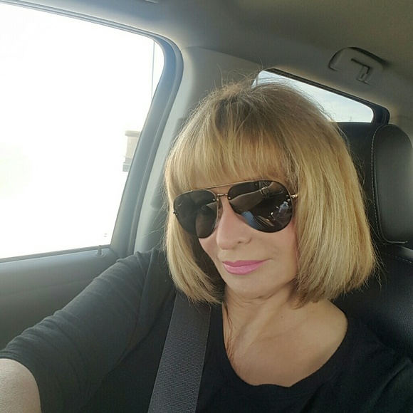 Profile Picture of Nancee Mincheff (@nan55cee) on Poshmark