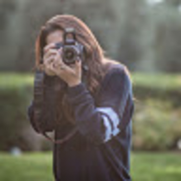 Profile Picture of Mia Demello (@demellomia1) on Poshmark