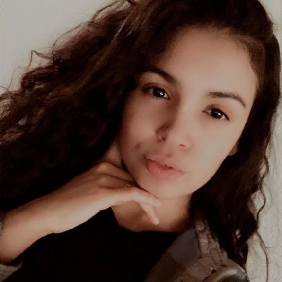 Profile Picture of Delilah Zenkovich (@delilahzen) on Poshmark