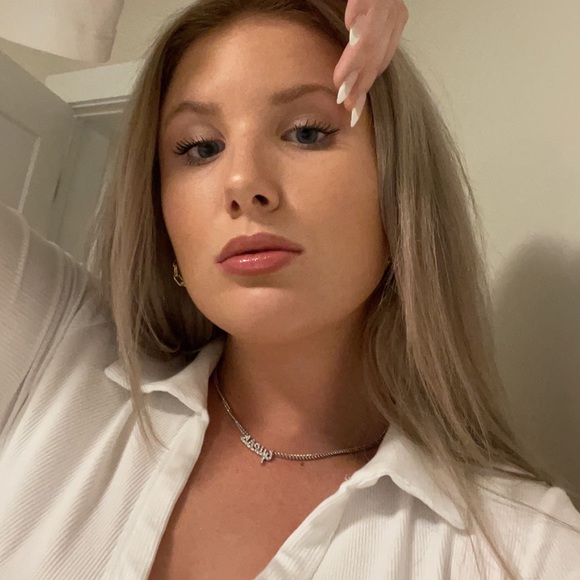 Profile Picture of Cindy Mcgraw (@cindy_mcgraw) on Poshmark