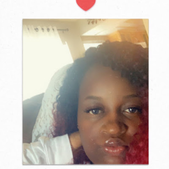 Profile Picture of Andrea Travis (@andreatravis658) on Poshmark