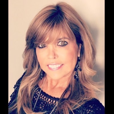 Profile Picture of Julie Schutte (@julesmw13) on Twitter