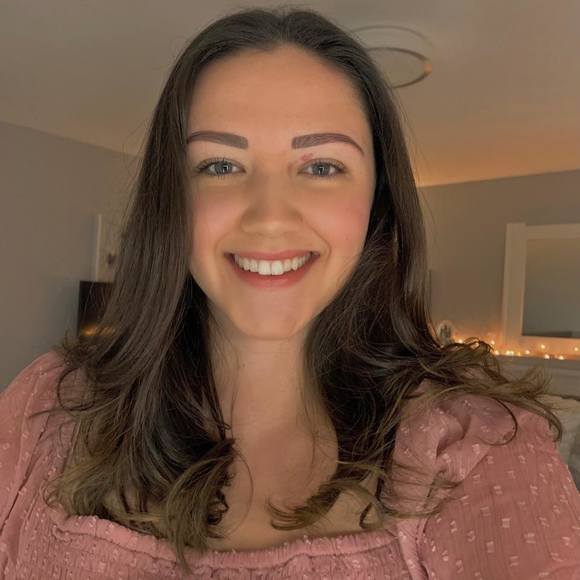 Profile Picture of Alyssa Stickles (@alysticky) on Poshmark