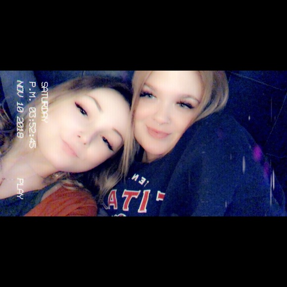 Profile Picture of Savannah Arnold (@savnhope) on Poshmark