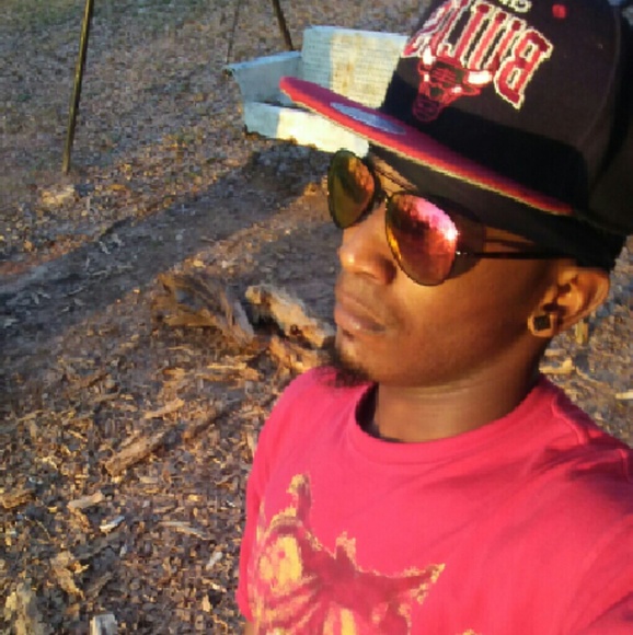 Profile Picture of Joseph Taylor (@taylormademan) on Poshmark