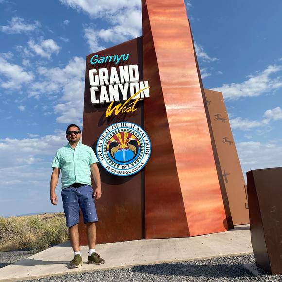 Profile Picture of Alejandro Farfan (@alejandrofarfan) on Poshmark