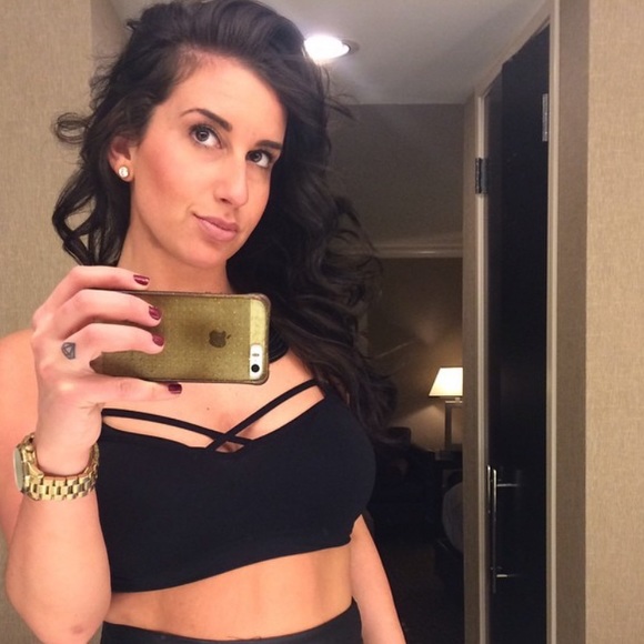 Kara Pietra - Poshmark Profile Picture of Kara Pietra (@karagirlnyc) on Poshmark