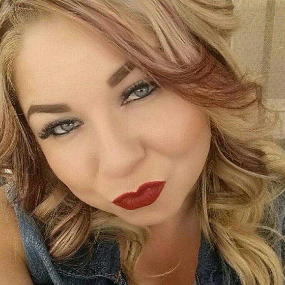 Profile Picture of Mariana Solorio (@msolorio14) on Poshmark