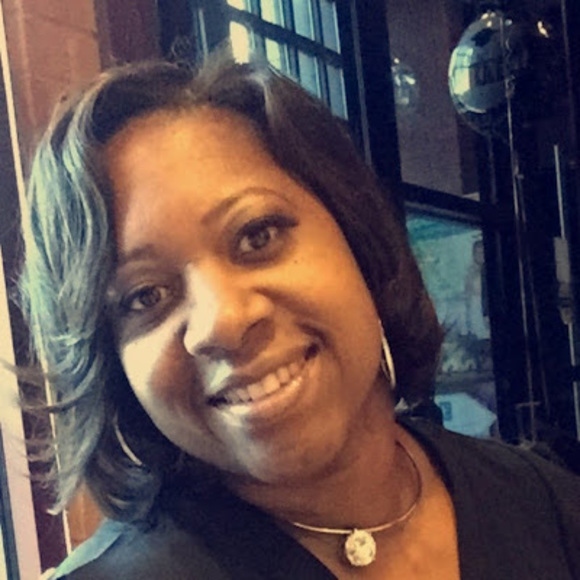 Profile Picture of Ericka Wiggins (@eswiggles) on Poshmark