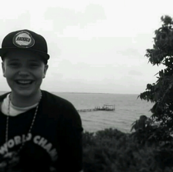 Profile Picture of Brianna Tarver (@_unavailable_) on Poshmark