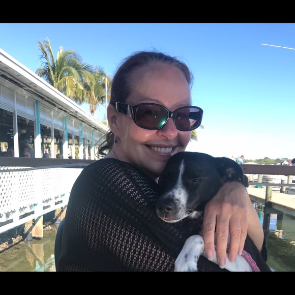 Profile Picture of Marcia Robbins (@marcia_robbins) on Poshmark