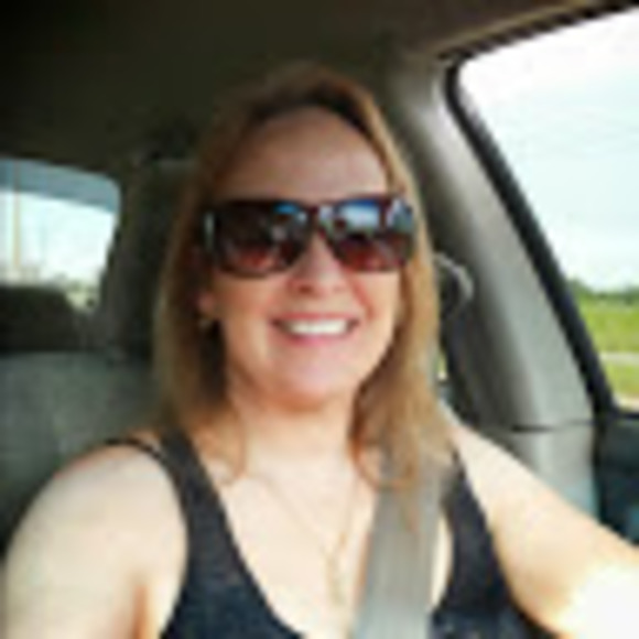 Profile Picture of Dawn Baxter (@dawn_baxter) on Poshmark