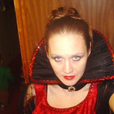 Profile Picture of Anna Gunter Carson (@bombmom5) on Twitter