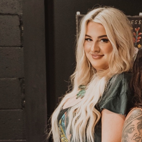 Deanne Roland - Poshmark Profile Picture of Deanne Roland (@deanneroland44) on Poshmark