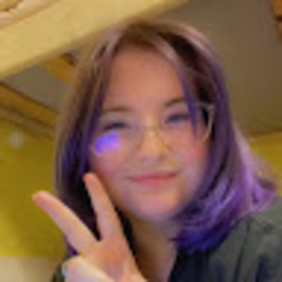 Profile Picture of Allison Edwards (@allisonedwar459) on Poshmark