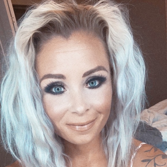 Profile Picture of Jamie Owsley (@jlo11182) on Poshmark