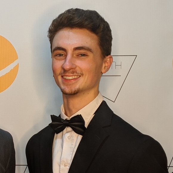 Profile Picture of David Schafer (@d_schafer) on Poshmark