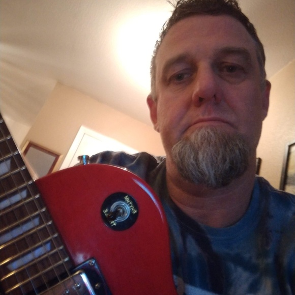 Profile Picture of David Sullens (@daveskullens) on Poshmark