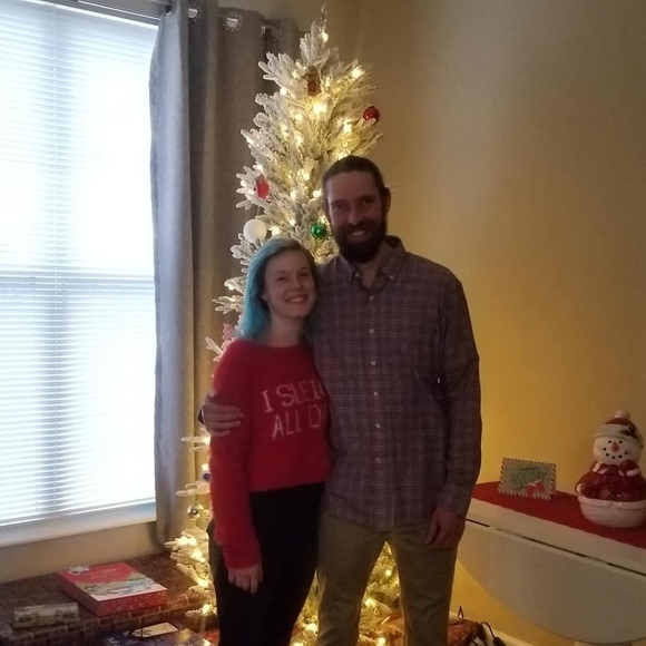 Profile Picture of Alex Andrew (@gnihtynayas) on Poshmark