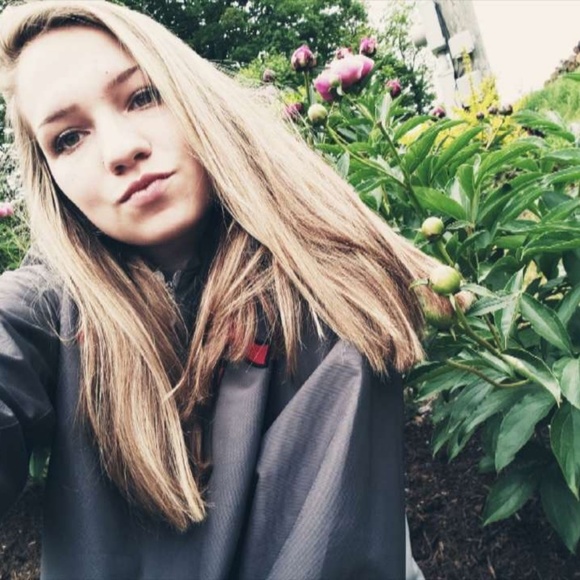 Caleigh Stevens - Poshmark Profile Picture of Caleigh Stevens (@caleighstevens) on Poshmark