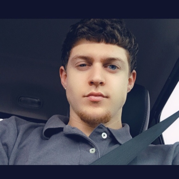 Profile Picture of Nathan Giles (@gilesnt) on Poshmark