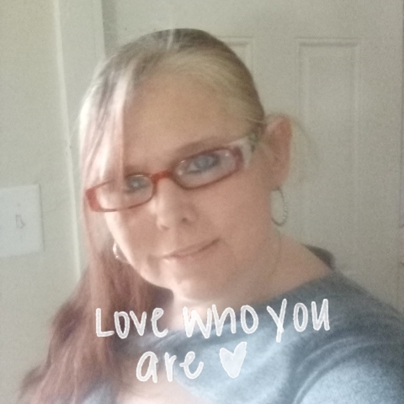 Profile Picture of Christie Shuster-sayre (@csayre69) on Poshmark