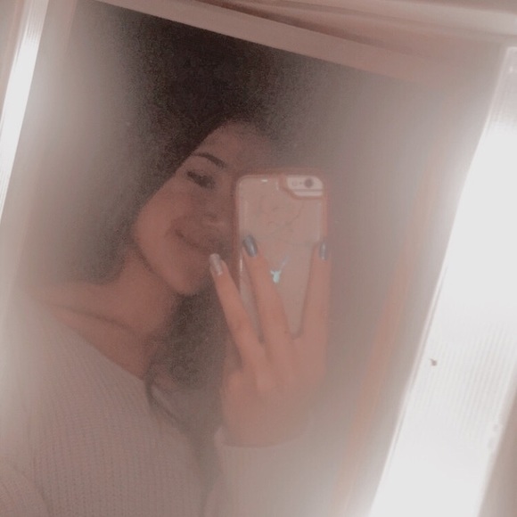 Profile Picture of Stephanie Wahrman (@stephaniew_121) on Poshmark