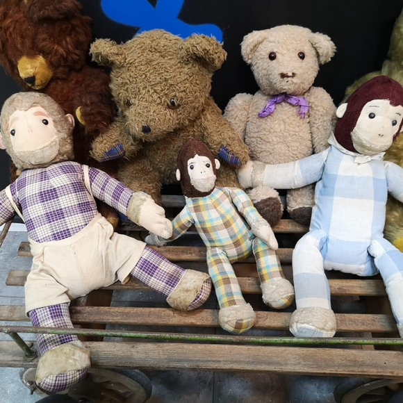 Profile Picture of Lorena Cristea (@angelicamea) on Poshmark