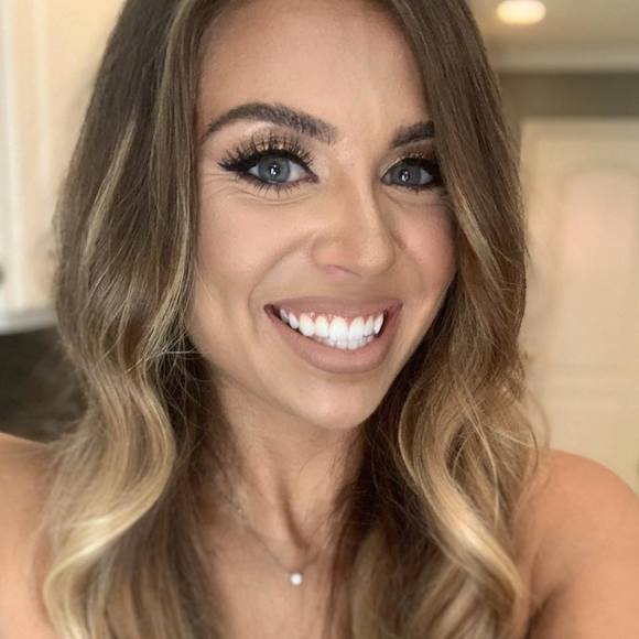 Profile Picture of Samantha Enos (@samantha_enos95) on Poshmark