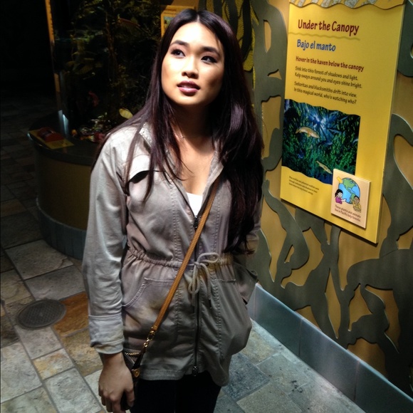 Profile Picture of Sandra Wong (@fashionista223) on Poshmark