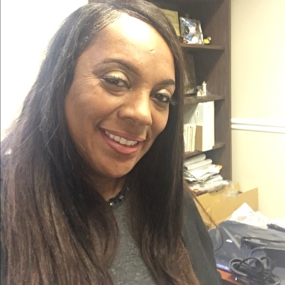 Profile Picture of Dierdra Stroud (@dstroud125) on Poshmark