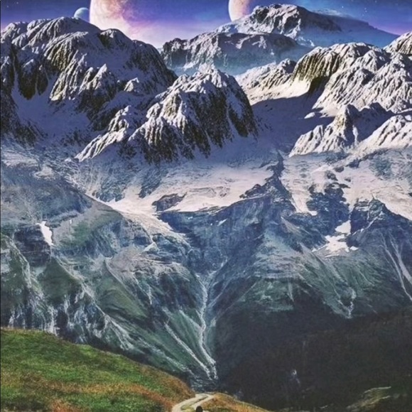 Profile Picture of Andrew Bautista (@andrewb28) on Poshmark