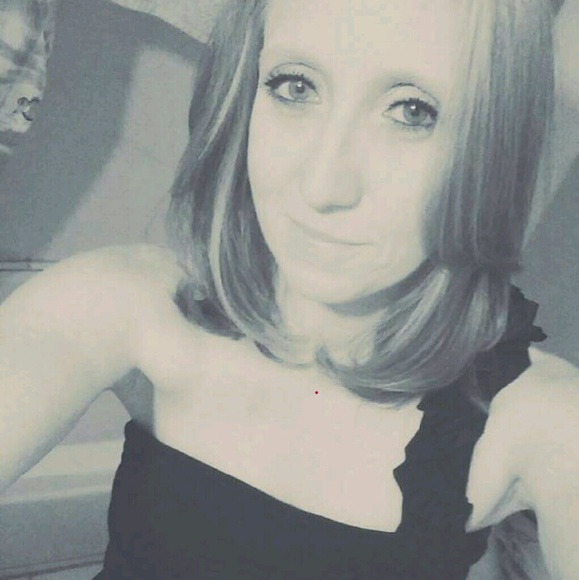 Profile Picture of Alicia Craighead (@haylosmommy11) on Poshmark