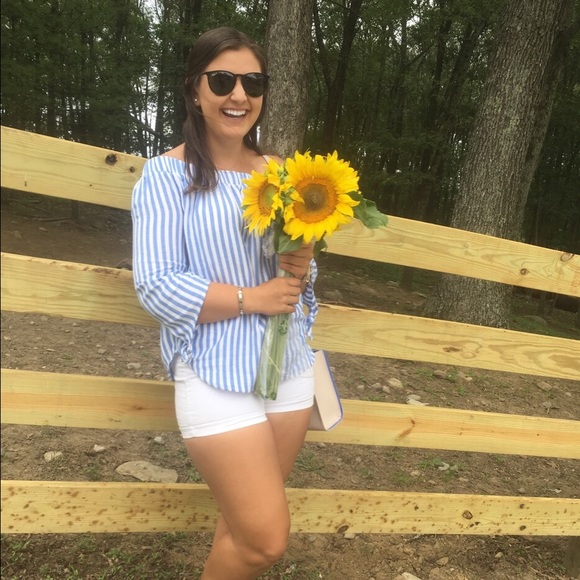 Profile Picture of Melissa Kaniecki (@melkan13) on Poshmark