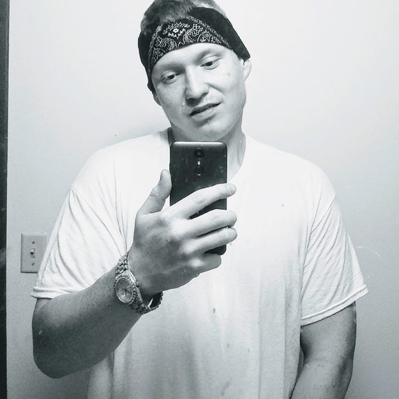 Profile Picture of Adam Cournoyer (@adamcournoyer) on Poshmark