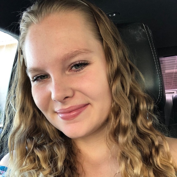 Profile Picture of Abby Kuntz (@abbyred21) on Poshmark