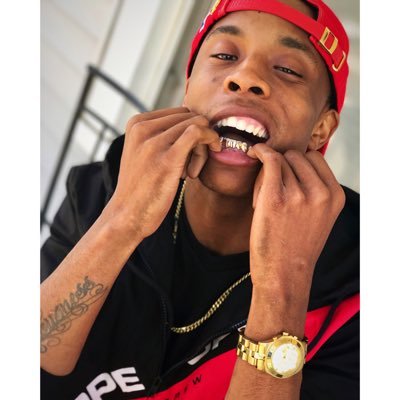 Profile Picture of  💫 ✨Jay~Bezz ✨ 💫 (@HennRockBezz) on Twitter