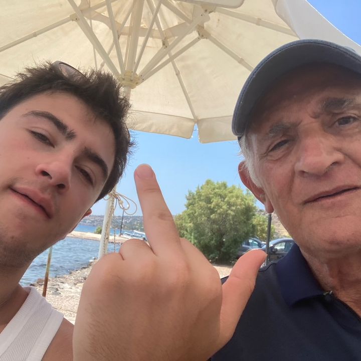 Profile Picture of Robert (@robertevasion) on Tiktok