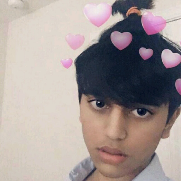 Profile Picture of Logan Hikes (@boobootf) on Poshmark