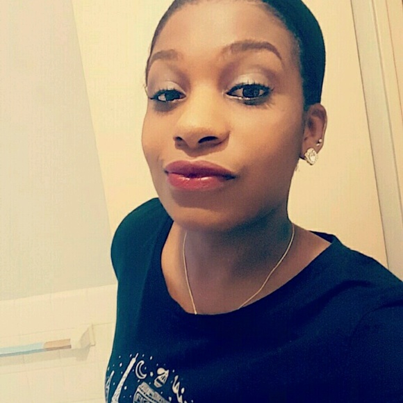 Profile Picture of Mariangela Duplessy (@duplessyg) on Poshmark