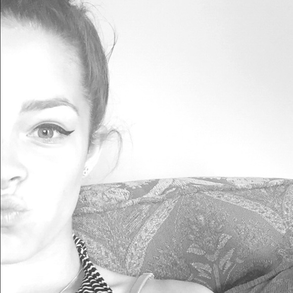 Profile Picture of Caylah Hicks (@craehicks) on Poshmark