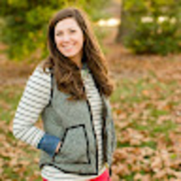 Profile Picture of Allison Vining (@allievining29) on Poshmark