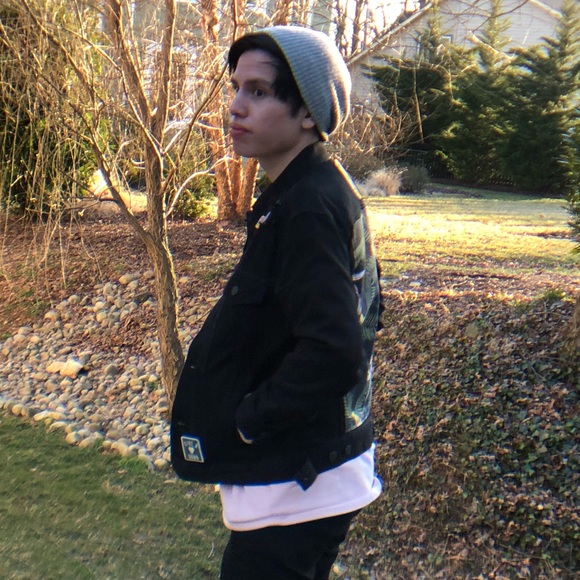 Profile Picture of Ian Francisco (@ianfrancisco) on Poshmark