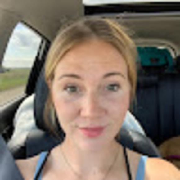 Profile Picture of Kimberly Fleck (@kimafleck) on Poshmark