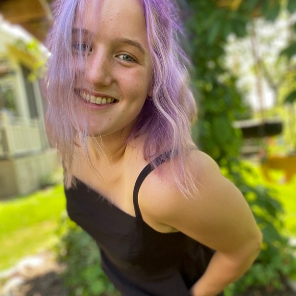 Profile Picture of Emily Heppner (@emilyheppner) on Poshmark