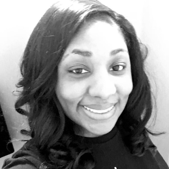 Profile Picture of Aja Hodge (@ajahdg) on Poshmark