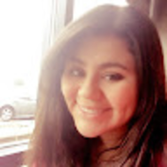 Profile Picture of Flores Catherine (@florescatherine) on Poshmark