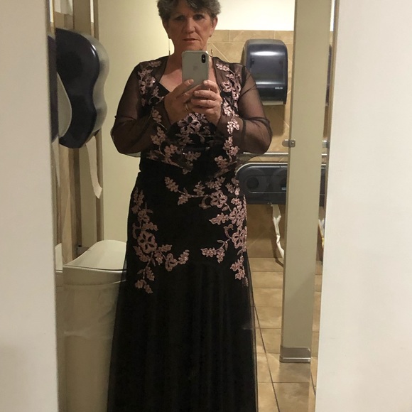 Profile Picture of Ggeni Gallet (@genigallet) on Poshmark