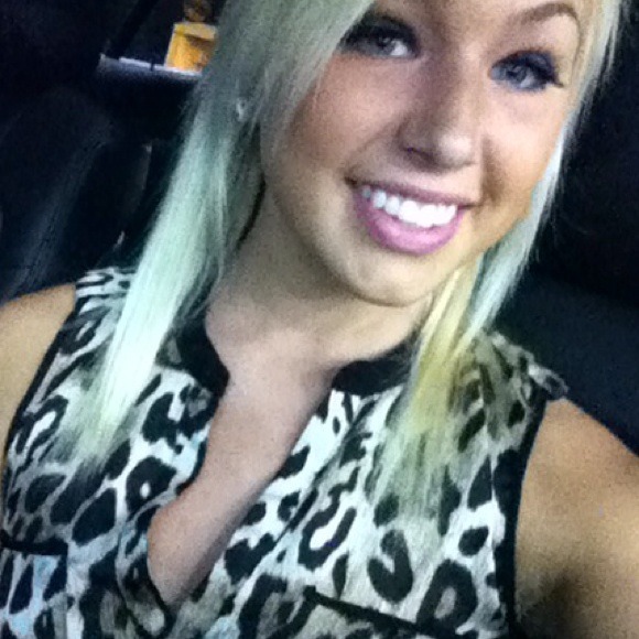 Profile Picture of Amanda Beard (@mandabeard) on Poshmark